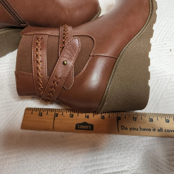 Cloudwalkers by Avenue brown booties. Women's size 10W. - Picture 7 of 14